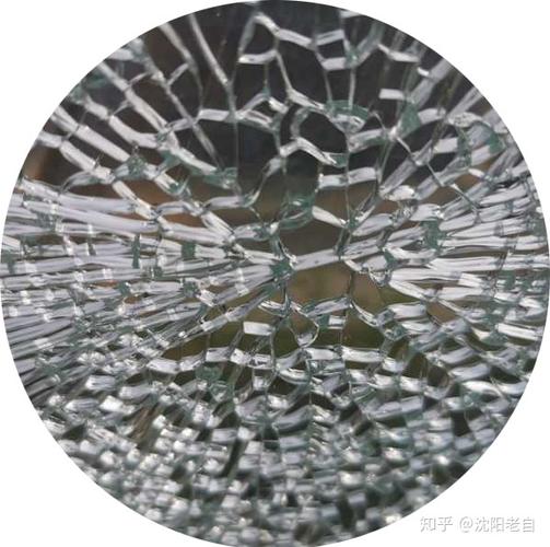 澳彩网内部资料大全:玻璃爆裂有弹孔痕迹