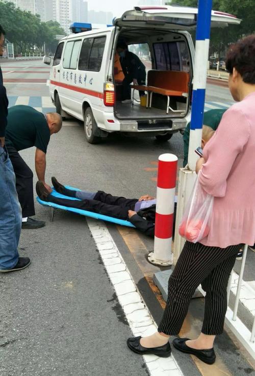 新澳门2025最新款免费和老人骑车捎人遇车祸与老人骑车捎人遇车祸怎么处理